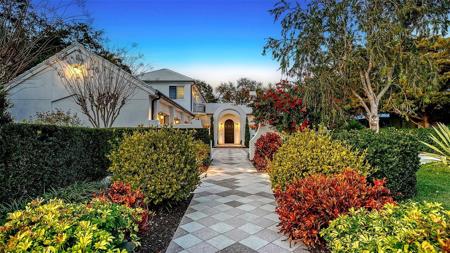 1729 CHEROKEE DRIVE
