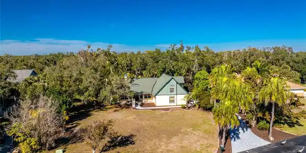 1828 WHISPERING PINES CIRCLE