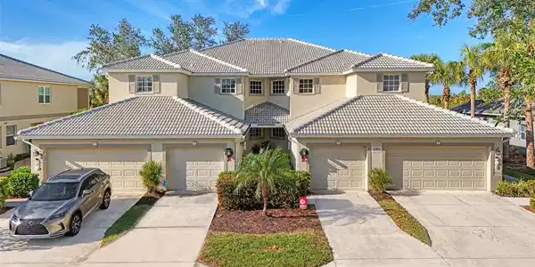 3303 GRAND VISTA COURT