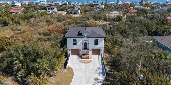 2643 LAKESHORE DRIVE