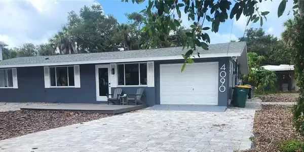4090 PELICAN SHORES CIRCLE