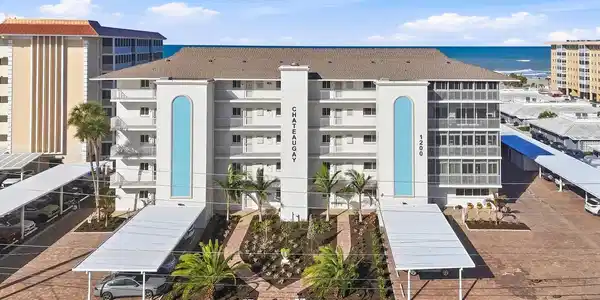 1200 TARPON CENTER DRIVE