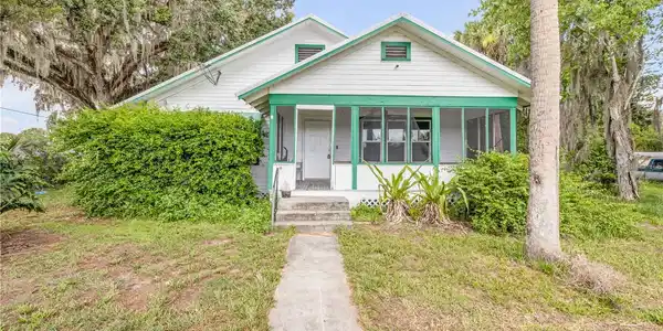 102 N BROOKS CIRCLE