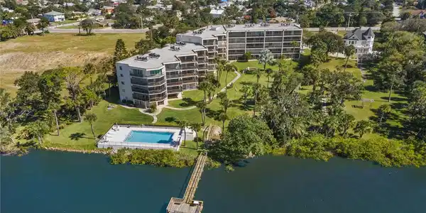 944 S PENINSULA DRIVE