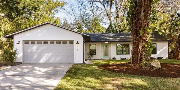 2929 WOODLAND DRIVE