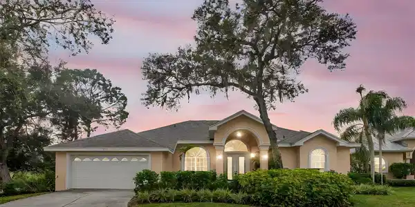 731 WATERSIDE COURT