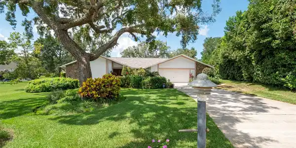 7488 BIRDLAND CRESCENT