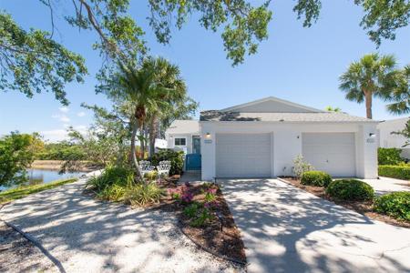 801 WATERSIDE LANE