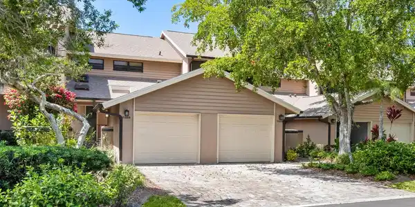 5228 LANDINGS BOULEVARD