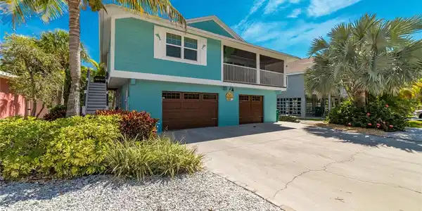 805 N BAY BOULEVARD