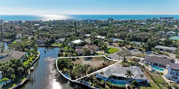 5353 CAPE LEYTE DRIVE
