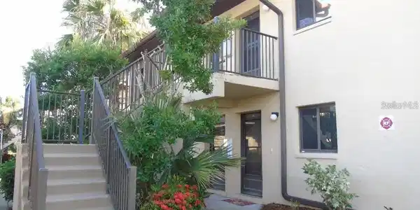 4048 OAKVIEW DRIVE