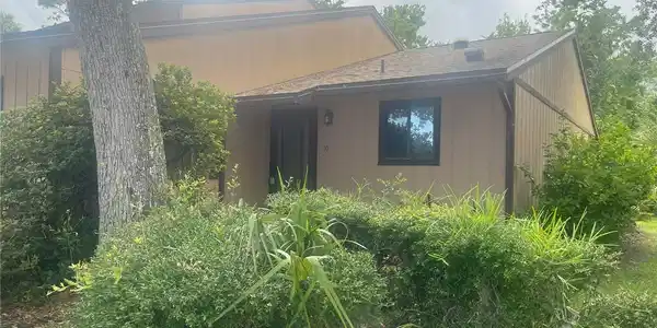 10 VILLAGE DRIVE