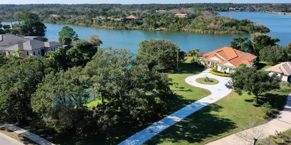 10 HERON DRIVE