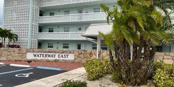 325 N CAUSEWAY