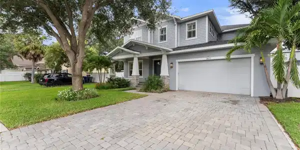 3611 W ROYAL PALM CIRCLE