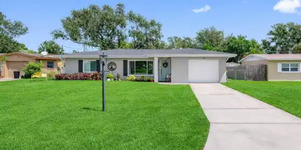 237 MINEOLA DRIVE E