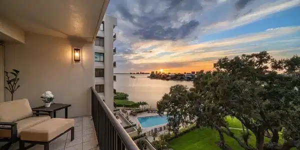4 BELLEVIEW BOULEVARD
