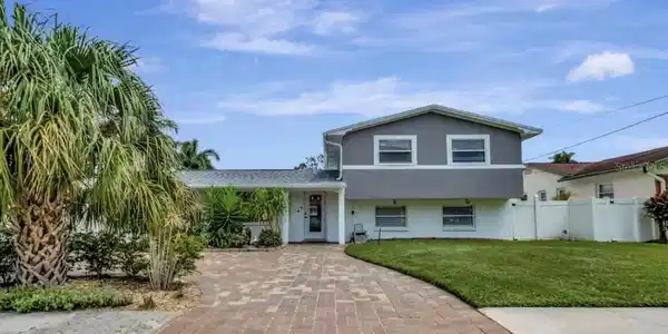 8327 ARCHWOOD CIRCLE