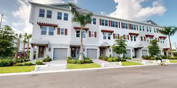 1624 COMPASS POINTE COURT
