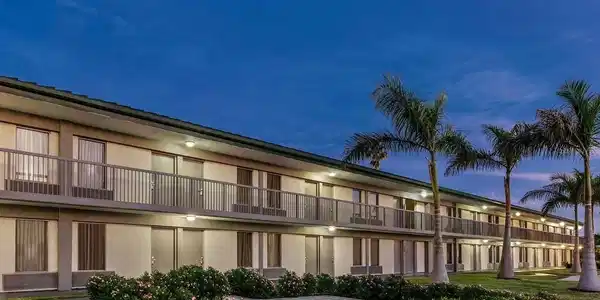 7150 N TAMIAMI TRAIL