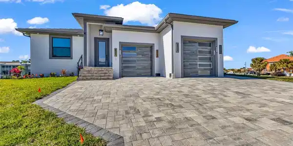 1323 WESLEY DRIVE