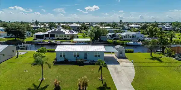 4220 DELTONA DRIVE