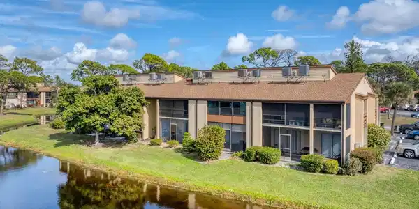 11 QUAILS RUN BOULEVARD