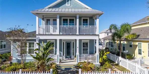 8 LAUGHING GULL LANE