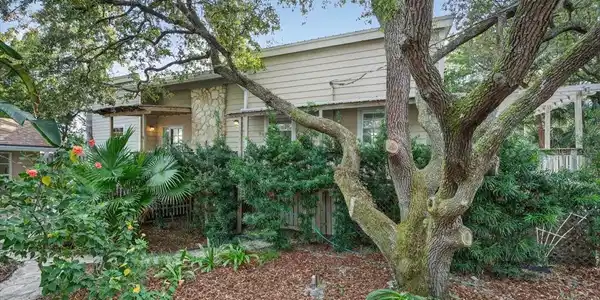 6 MANATEE COURT
