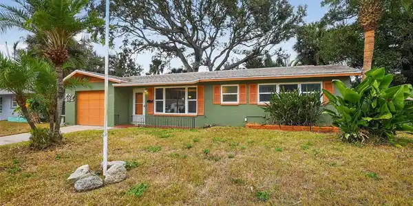 211 LYNNHURST DRIVE