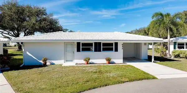 652 CIRCLEWOOD DRIVE