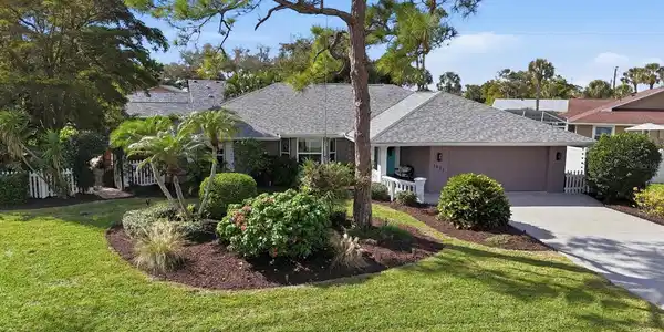 1221 SCHOONER LANE