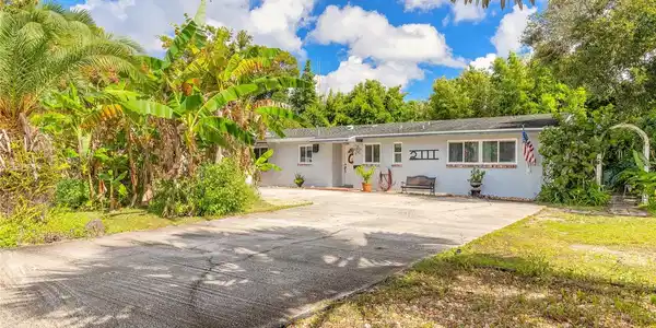 2111 WILLOW OAK DRIVE