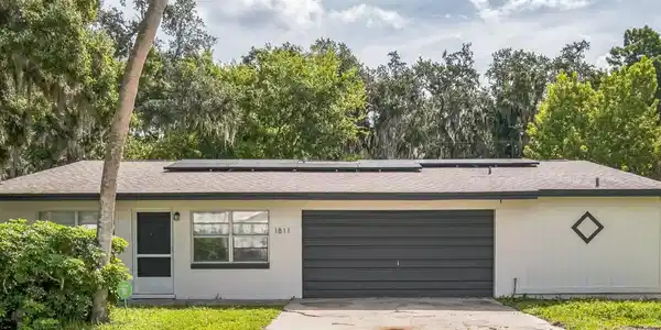 1811 QUEEN PALM DRIVE