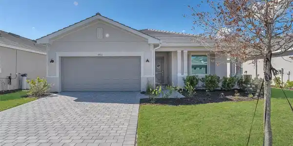 7961 LAKES EDGE LANE