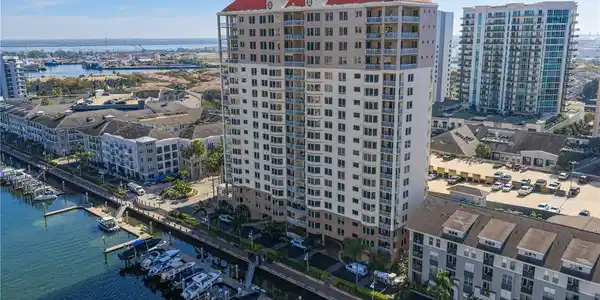 371 CHANNELSIDE WALK WAY