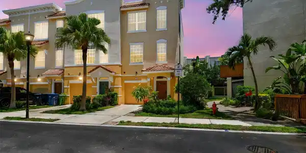 3174 BAYSHORE OAKS DRIVE