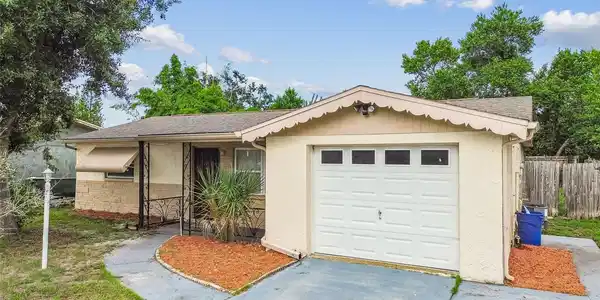 1042 SAXON LANE