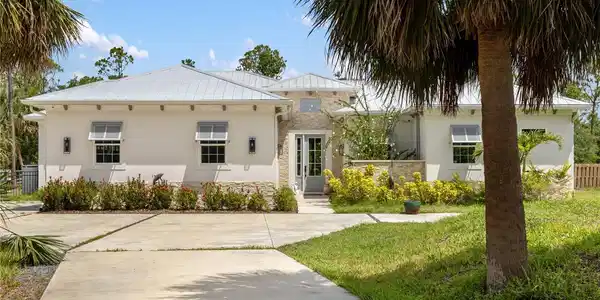601 SUFFOLK CIRCLE