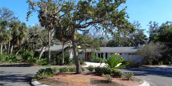 4894 OXFORD DRIVE