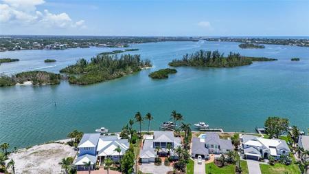 878 FREELING DRIVE