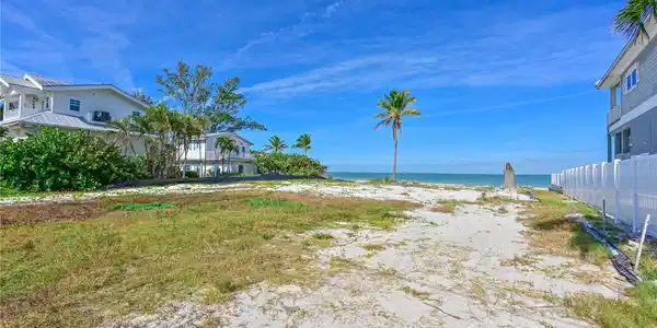 839 N SHORE DRIVE