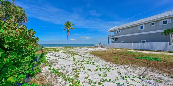 837 N SHORE DRIVE