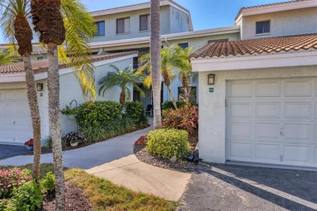 600 CARRIAGE HOUSE LANE