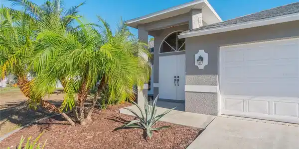 2206 MISTLETO LANE