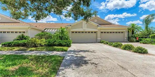 2424 MAGNOLIA CIRCLE