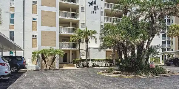 1100 TARPON CENTER DRIVE