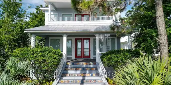 206 S RIVERSIDE DRIVE