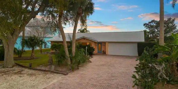 33 CUNNINGHAM DRIVE